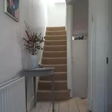 Two Bedroom Terrace House In Апартаменты Дублин